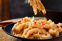 公司产品无骨凤爪有卤香味、藤椒味、香辣味等